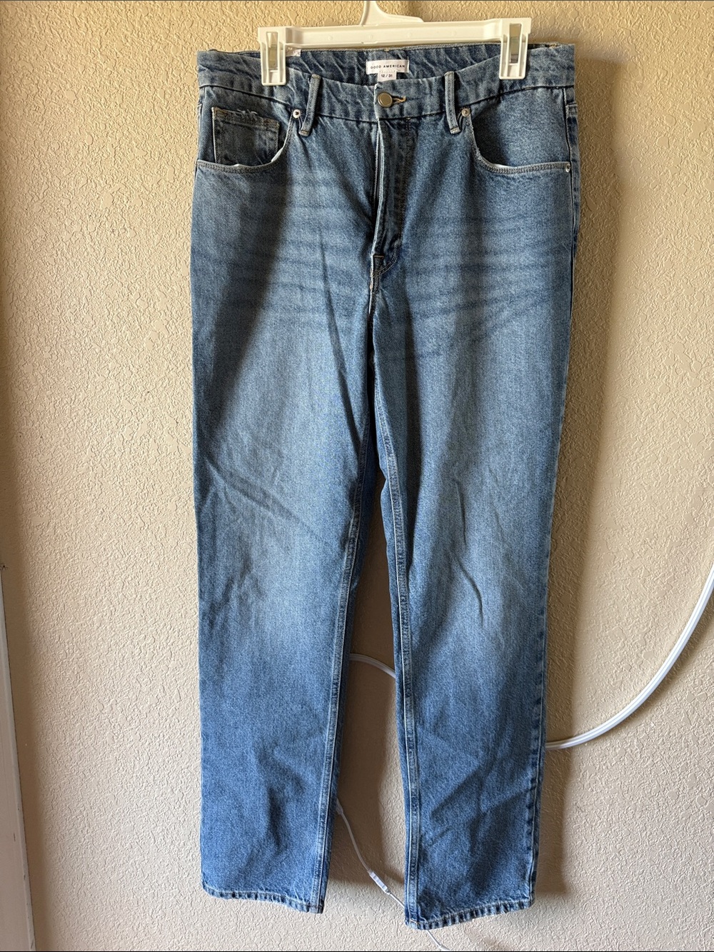 Good American Straight-Leg Denim Jeans in Light Blue Wash